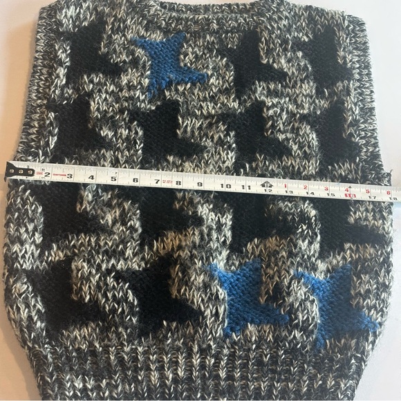 VINTAGE SML SPORT Hand Knit Sweat Vest Black Blue and‎ Grey Star Shapes Sz Large - Picture 8 of 10